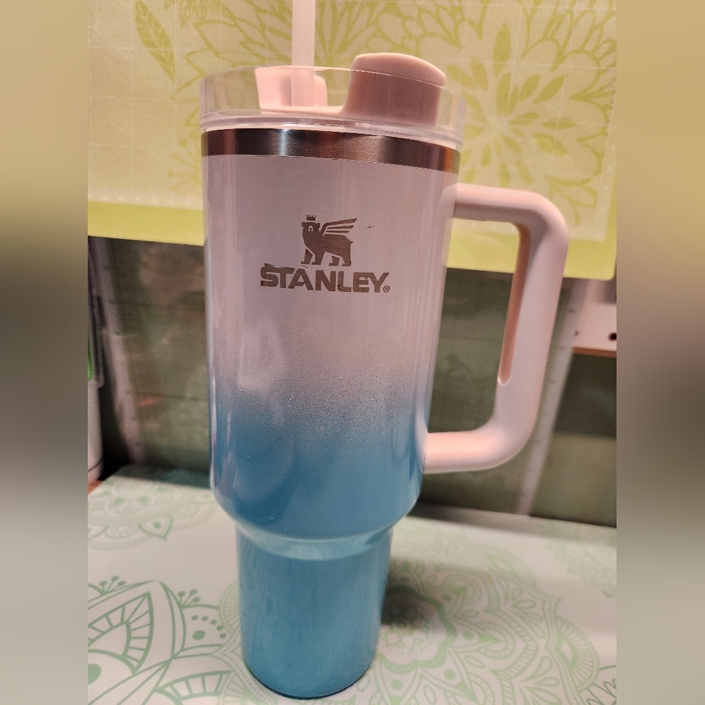 Stanley The Flowstate Tumbler 40 oz POOL BLUE OMBRÉ Pink Quencher H2.0